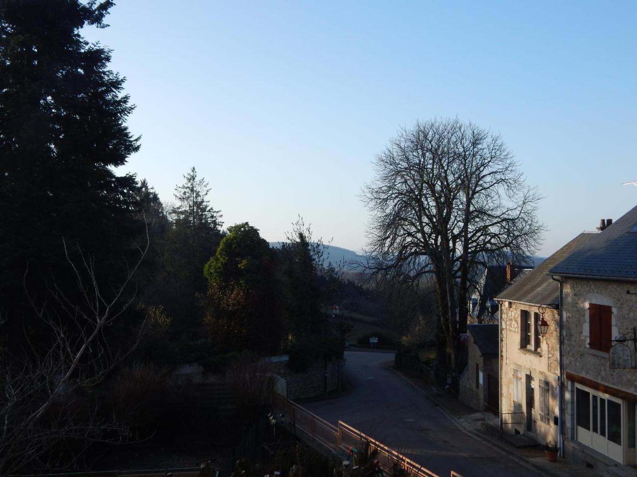 Отель Le Lion D'Or Ouroux-en-Morvan Экстерьер фото